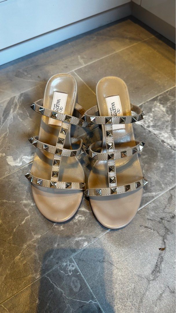 Rockstud calfskin hotsell sandal