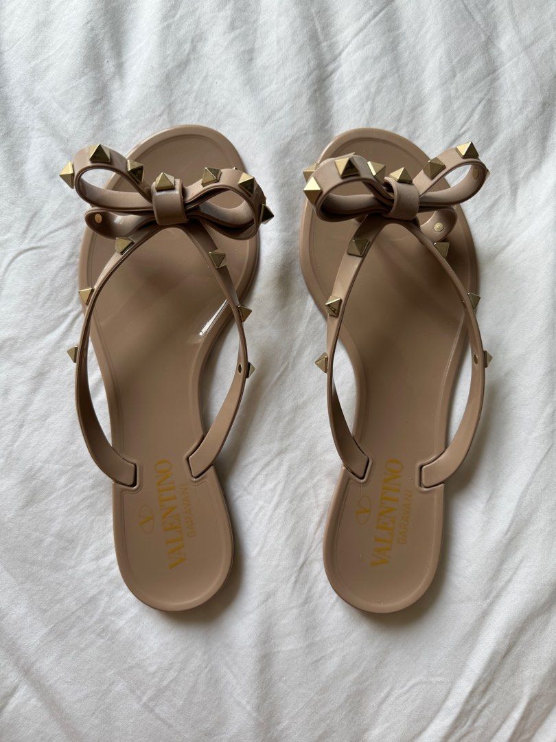Fake valentino best sale flip flops