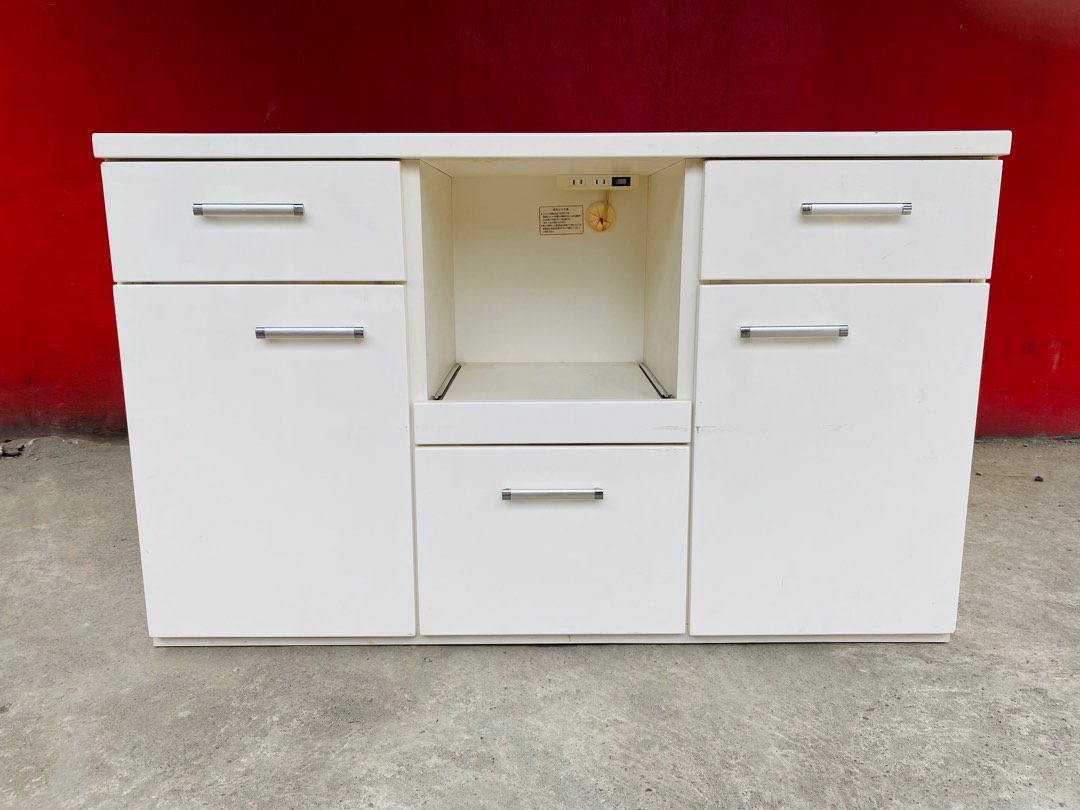 WHITE DUCO FINISH LATERAL KITCHEN IN GOOD CONDITION 3 DRAWERS 2