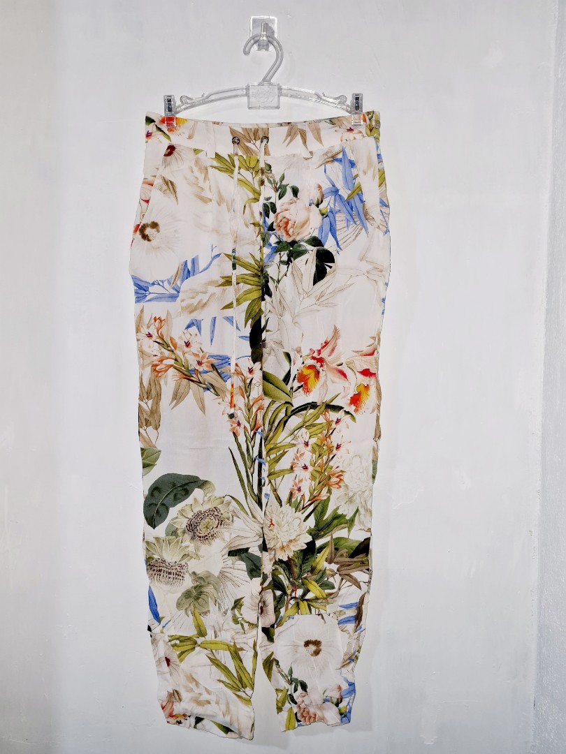 Zara floral pants, Women's Fashion, Bottoms, Other Bottoms on Carousell