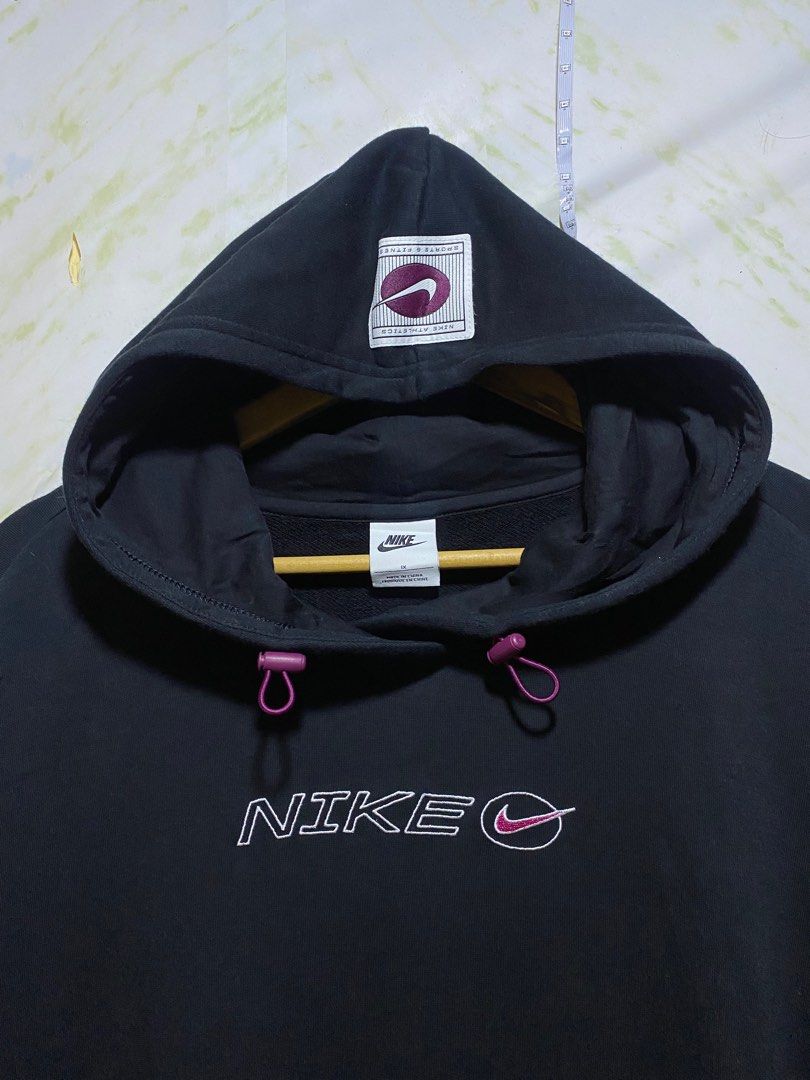 (1/1) Nike Sample - Rare Y2K Design Embroidered Jacket (Category: Coats, Jackets and Outerwear) located in Paranaque City. Submitted by millennial_goodz (Listing ID 1270038316, Image 3). Description: WTS 1 out of 1 Nike Sample Jacket Embroidered Front Design White part has Floral Design Good as new, no issues Size XL Oversized 28" Width - 31" Length Authentic - Sample Pair P3,500 only DM.