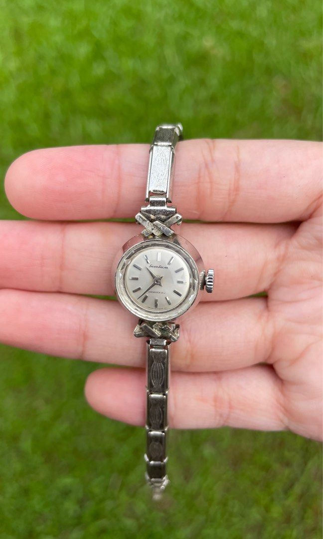 Seiko stretch outlet band watch