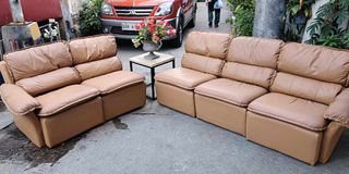 5pcs. Elegant Sofa, Good Condition 
Japan Origin, Pre-loved 
Materials: Genuine Leather, Magic Tape

Size: 
Height (seat) - 15.5 inches 
Height (back rest) -  29.5 inches 
Width - 29 / 22 inches 

Remarks : 
*