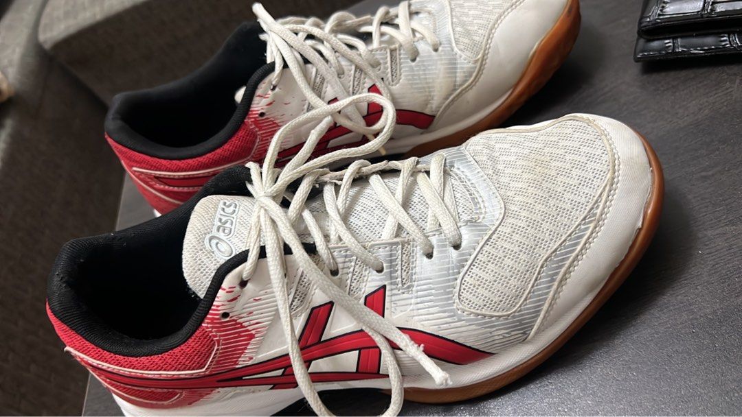 9.5 men Asics Volleyball shoes
