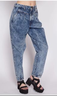 Acne studios 80's style  highwaisted mom jeans