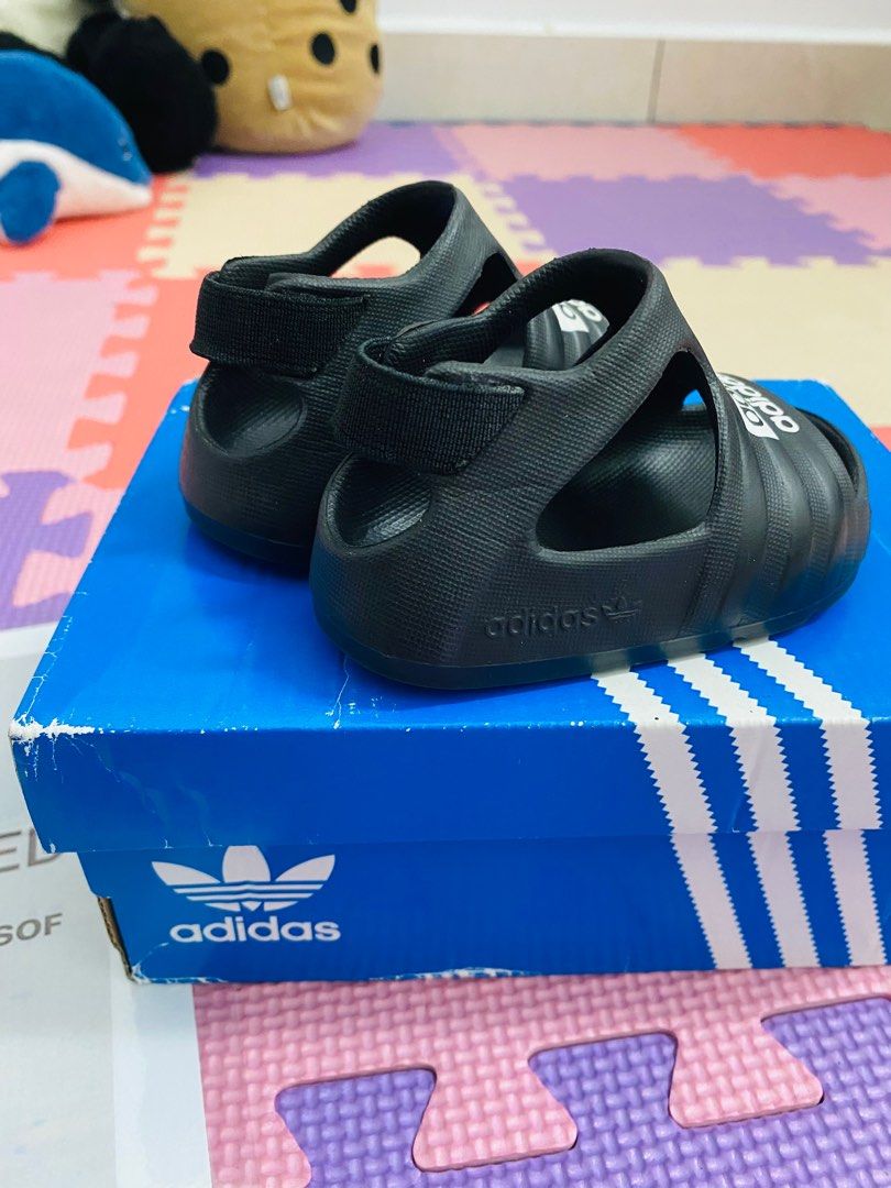 Adidas adilette 2025 play