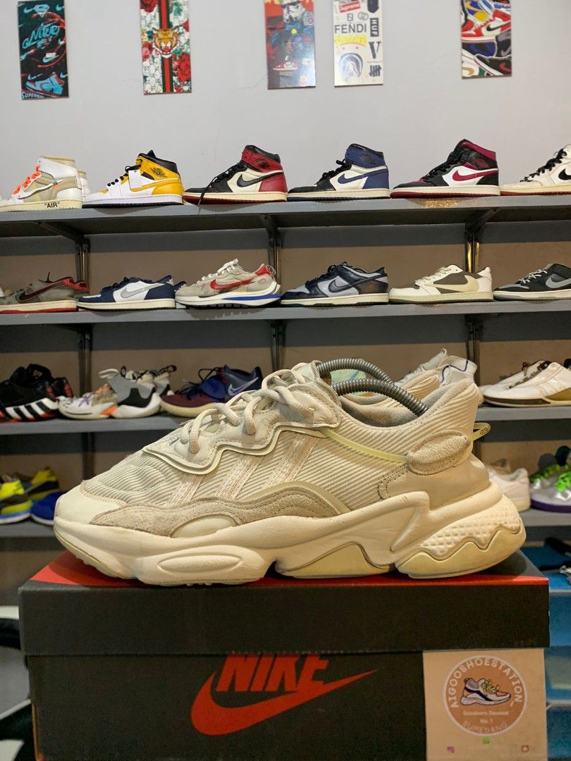 Adidas ozweego, Fesyen Pria, Sepatu Sneakers di Carousell
