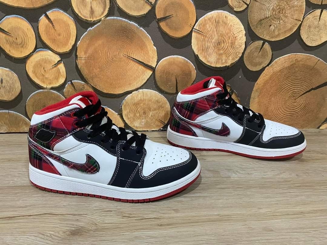 Air Jordan 1 Retro Mid Bad Santa original Fesyen Wanita Sepatu