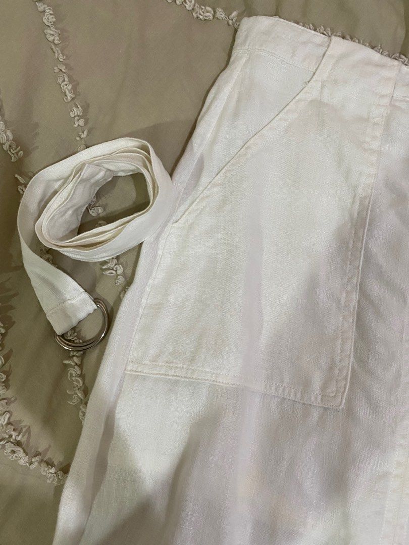 Araw the Line Patch Pocket Skirt (Category: Skirts) located in Manila. Submitted by preloved.jem (Listing ID 1269964579, Image 3). Description: Used twiced at most! / good as new! / one of my first araw pieces hehe STAPLE 🤍 / SMALL ON TAG Original price: ₱5600 + sf RFS: doesn’t fit me anymore🥲 NOTE: Shipping items from Pampanga.
