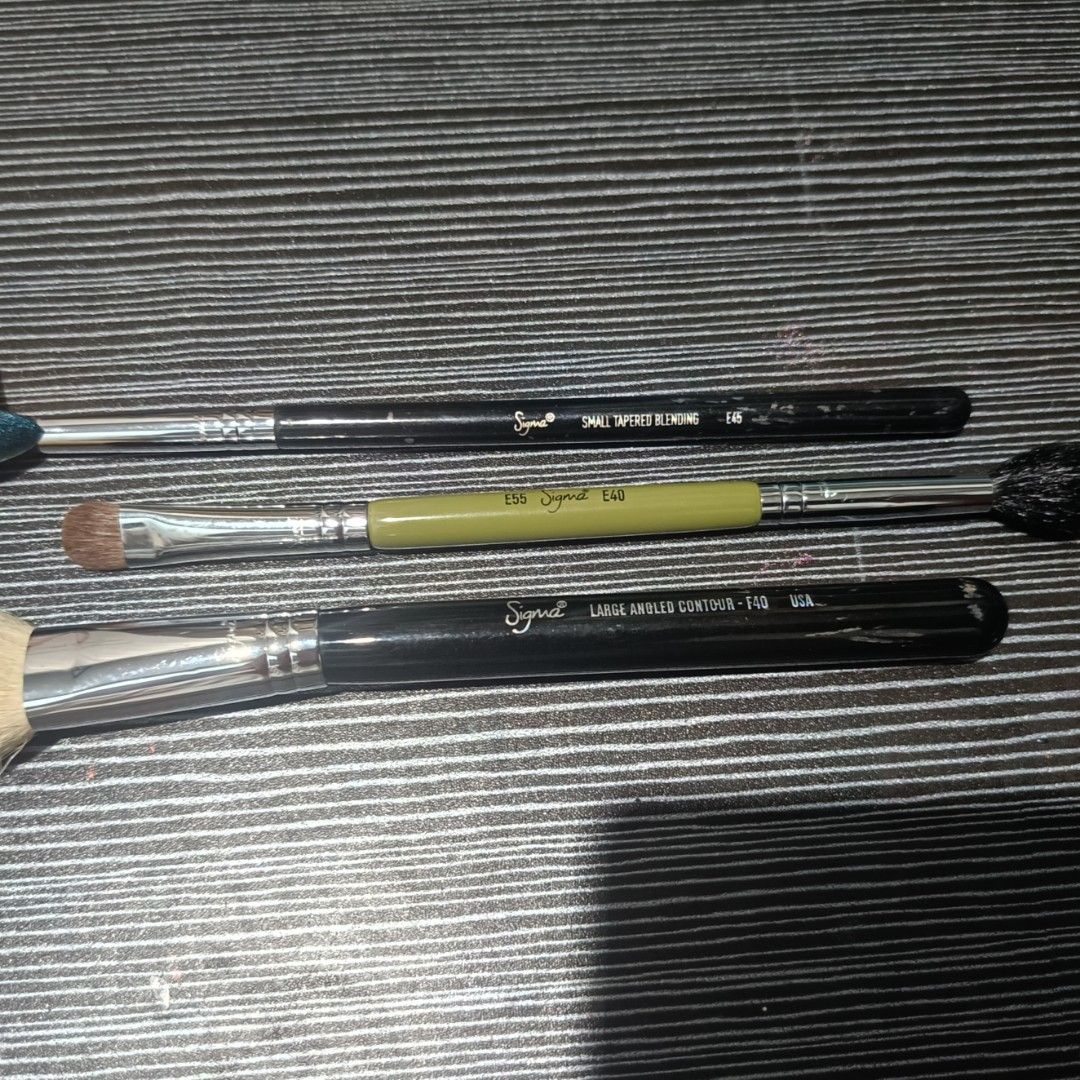 Authentic Sigma Benefit BYS Makeup Brushes Set (Category: Makeup) located in Lapu Lapu. Submitted by isabelomaski (Listing ID 1270034844, Image 2). Description: This Preloved Sigma Benefit BYS Makeup Brush Set includes the ff: 1. Sigma F40 Large Angled Contour Brush - SRP 1600 2. Sigma E55 and E40 Dual Ended Brush from Flare Palette - SRP 500+ 3. Sigma E45 Small Tapered Blending Brush 4. Benefit Dual-Ended Angled Eyebrow Brush - SRP 1000 5. BYS S