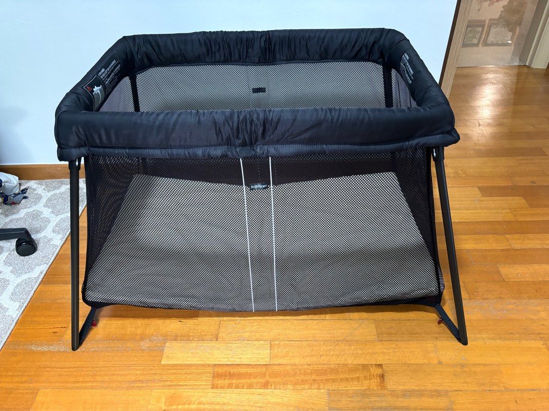 Second hand travel cot 2025