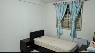Blk 533 5min walk to B.Gombak MRT COMMON ROOM