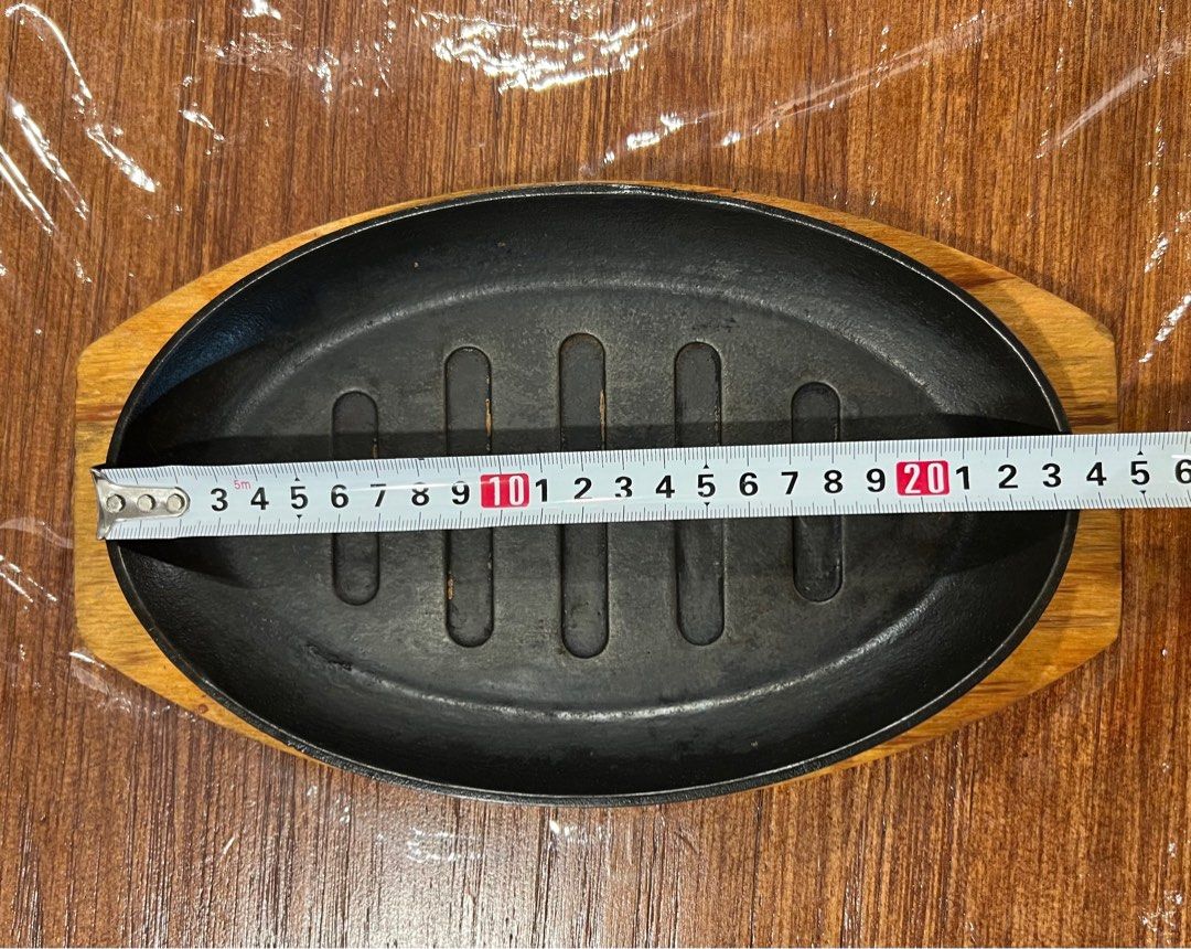 Cast iron hot plate 9”, Furniture & Home Living, Kitchenware