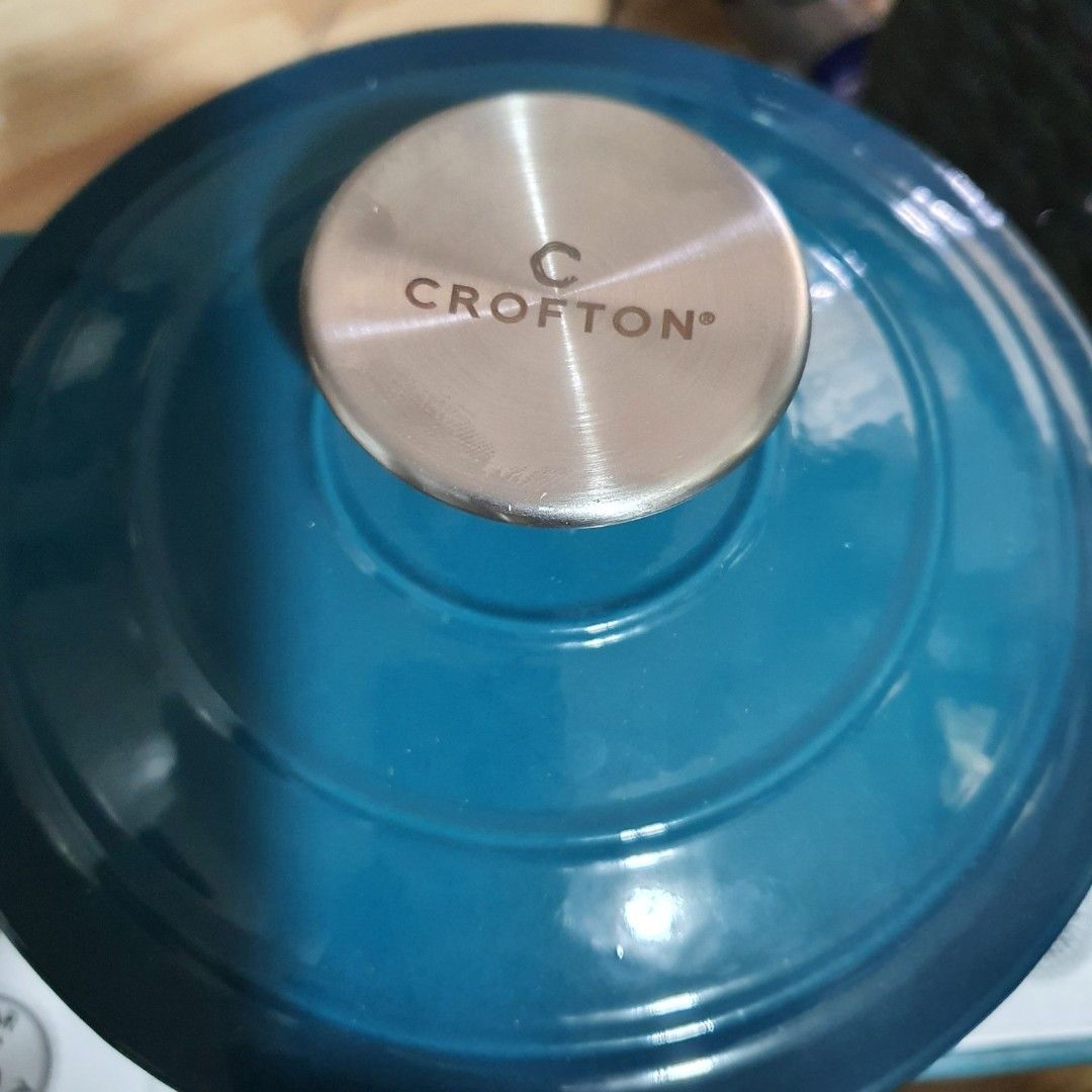 Cast Iron Sauce Pan 1.5L (Category: Cookware & Accessories) located in Taguig. Submitted by roma2701 (Listing ID 1269981666, Image 3). Description: Brandnew Open box 17 cm. Circumference 9 cm. depth.