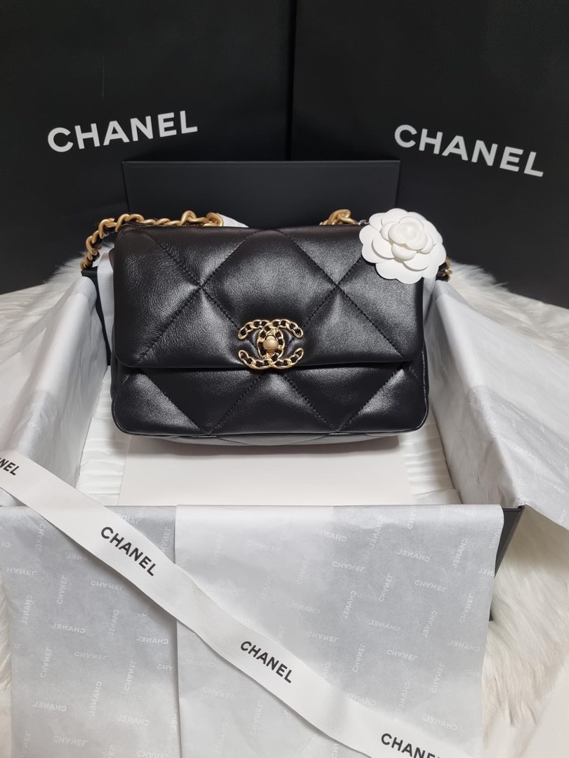 Chanel 19 black hotsell medium