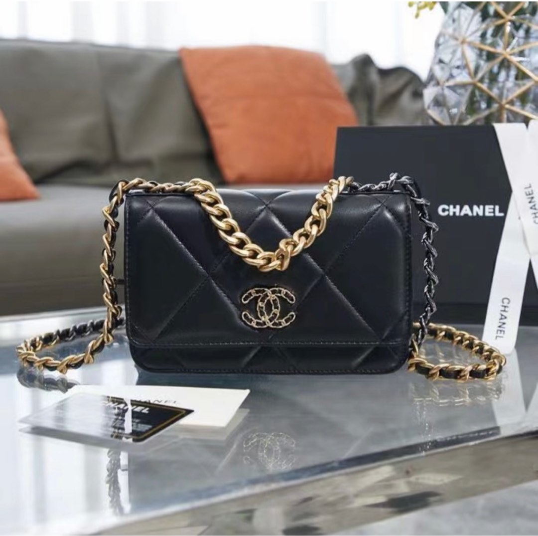 Chanel Woc19 sling bag, Women's Fashion, Bags & Wallets, Cross-body ...