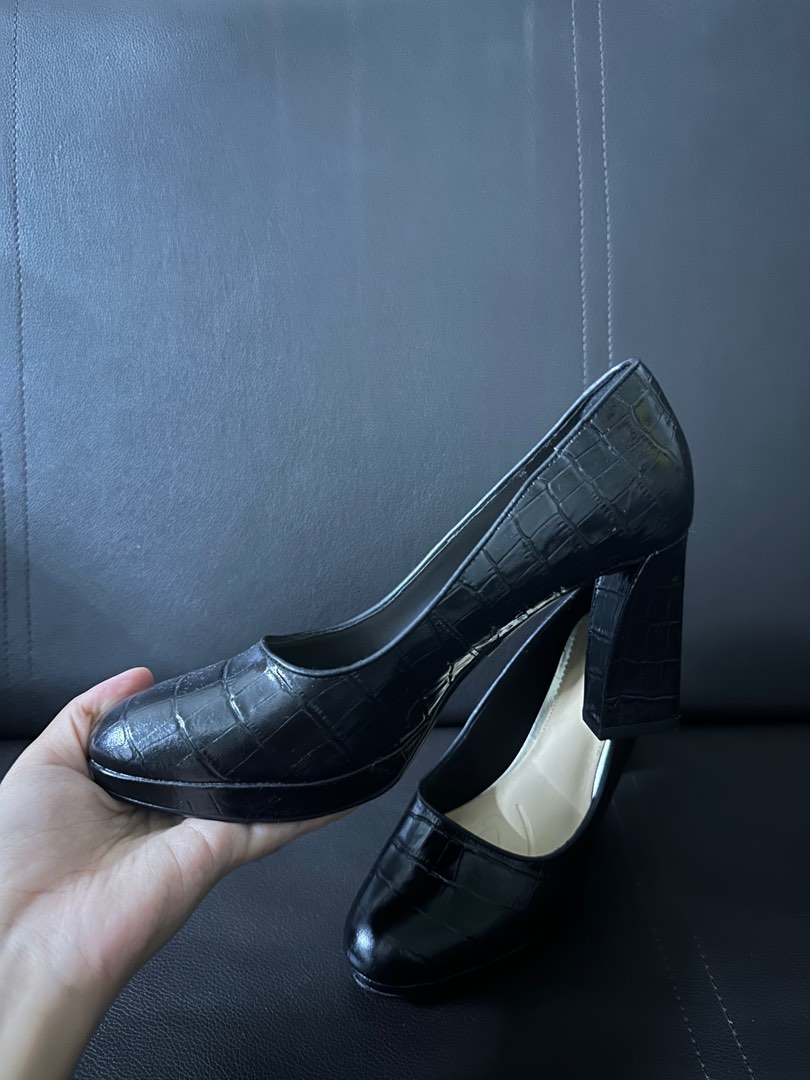 Clarks court heels hotsell