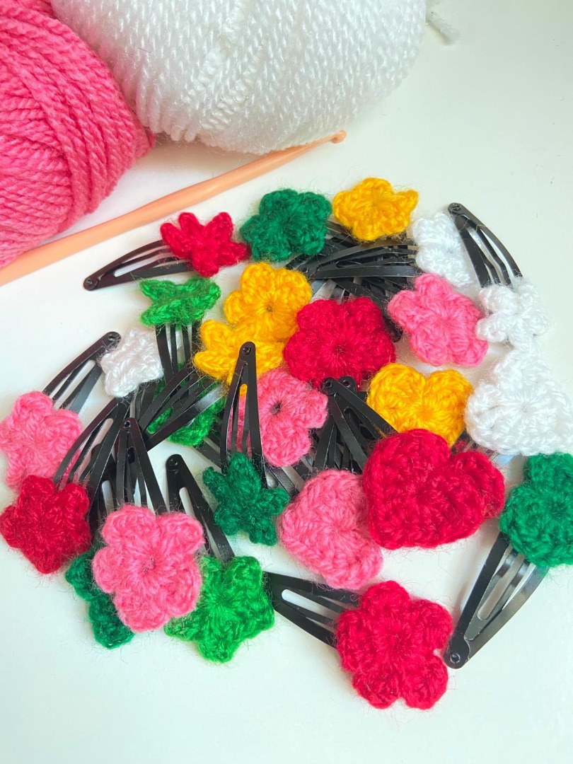 Crochet flower hair clips