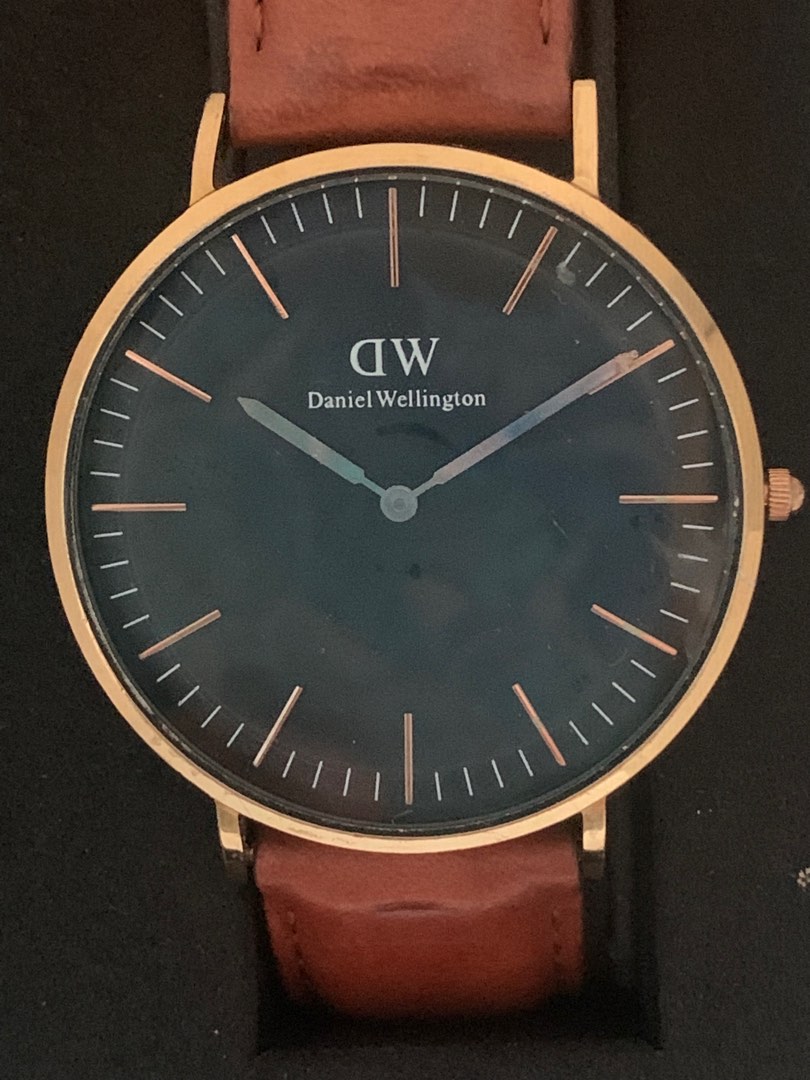 Daniel Wellington Classic Black St.Mawes 40 mm Gold B40R5 Fesyen Pria Jam Tangan di Carousell