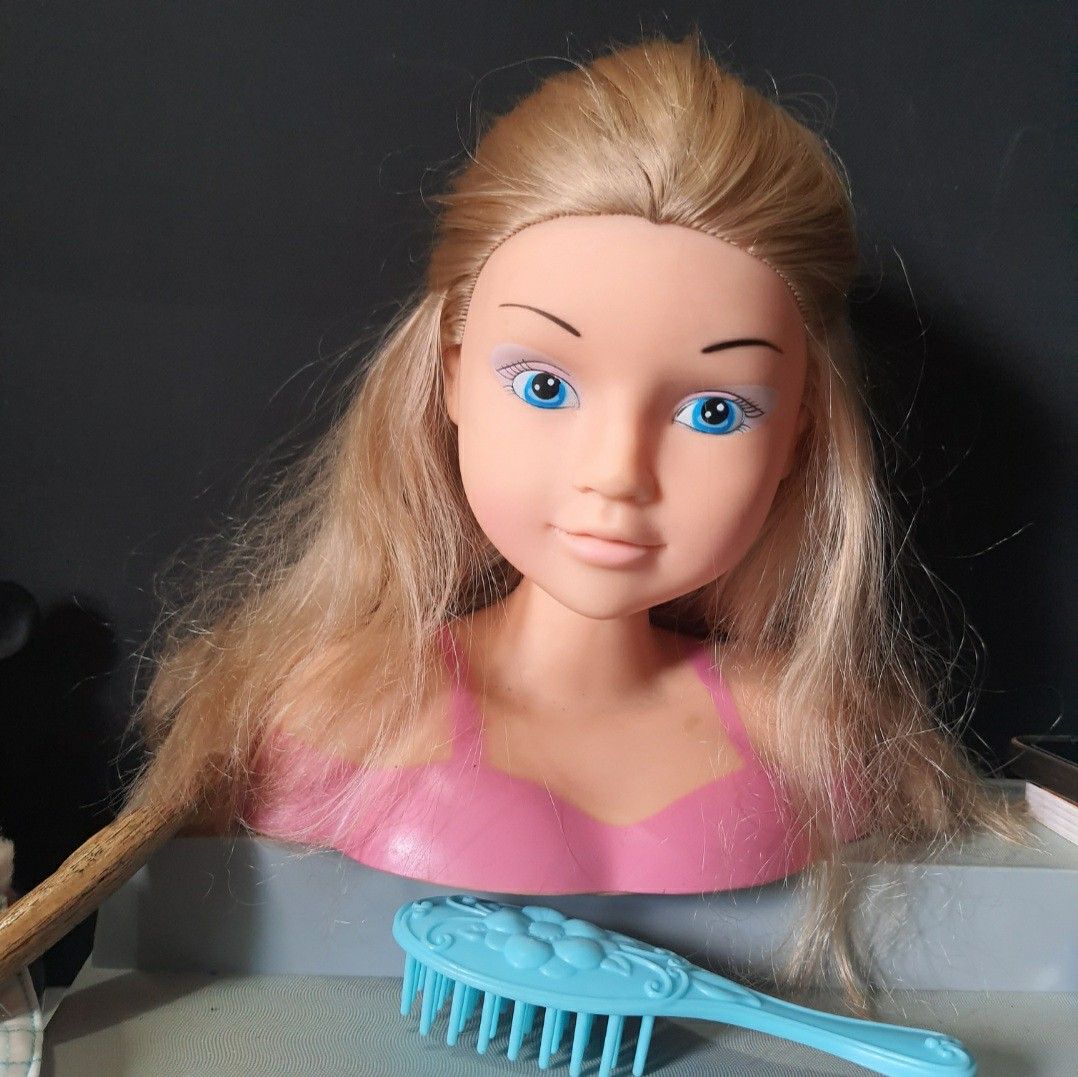 Doll styling head (Category: Kids Toys) located in Davao. Submitted by juvybrreyn16232 (Listing ID 1269925755, Image 2). Description: doll create and style head 230.only.