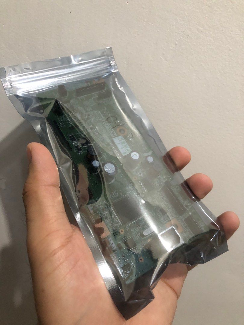 Epson Original Logic Board Motherboard L210 (Category: Computer Parts) located in Quezon City. Submitted by steeldesign (Listing ID 1270053287, Image 2). Description: Epson Original Logic Board Motherboard Mainboard (USED) For L210 Rfs: Bought it on online store for my printer and turns out my printer is still working. Never ko pa naopen..