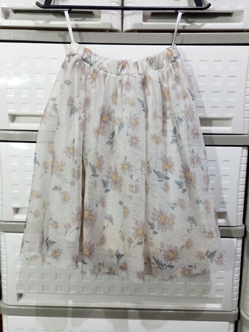 Flowery chiffon skirt with garter & inner lining (Category: Skirts) located in Quezon City. Submitted by hari_yet (Listing ID 1270051175, Image 1). Description: RFS: Decluttering and need funds Size: 2XS to XS (garterized) Length: 17.5 inches Issue/Flaw: None Payment through GCash and BDO (cash is possible if meet-up). Please message me for any questions or concerns! Thank you 😊.
