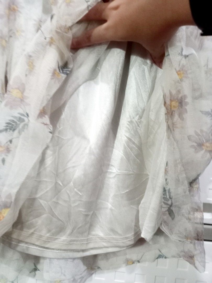 Flowery chiffon skirt with garter & inner lining (Category: Skirts) located in Quezon City. Submitted by hari_yet (Listing ID 1270051175, Image 2). Description: RFS: Decluttering and need funds Size: 2XS to XS (garterized) Length: 17.5 inches Issue/Flaw: None Payment through GCash and BDO (cash is possible if meet-up). Please message me for any questions or concerns! Thank you 😊.
