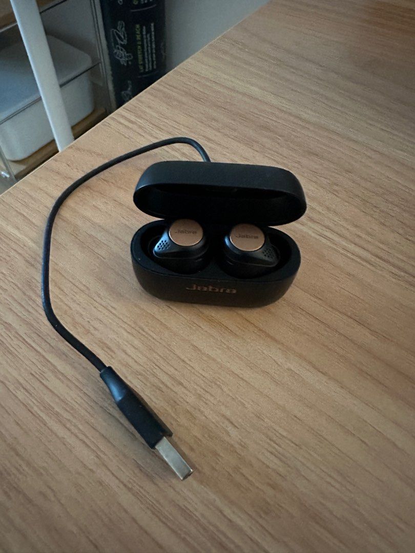 Jabra Elite True Wireless 75t (Category: Earphones) located in Makati City. Submitted by boiledspam (Listing ID 1269966673, Image 1). Description: Best true wireless earbuds vs Apple’s airpods. Bnew still sells at 8-9k. Used for 2 yrs only for gym. No problems. Cleaned deeply.