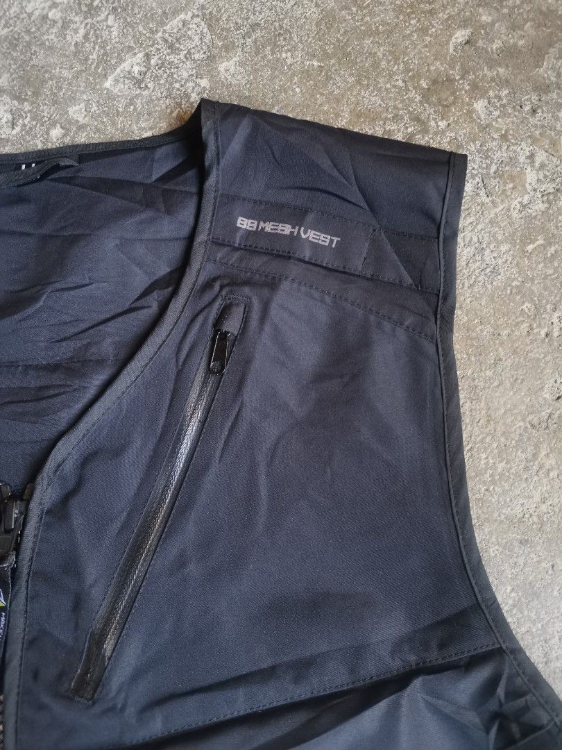 Japanese Bb Mesh Utility Vest (Category: Vests) located in Rodriguez. Submitted by tygryskus_picks (Listing ID 1269934887, Image 2). Description: Lots of pockets and compartments Width - 20" Length - 26".