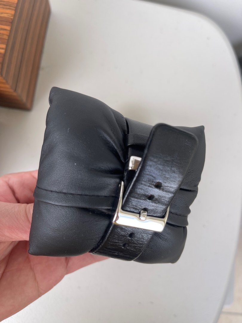 Kenneth Cole Watch (Category: Men's Watches) located in Paranaque City. Submitted by thisisdom (Listing ID 1269944812, Image 2). Description: Needs battery replacement Slightly negotiable.