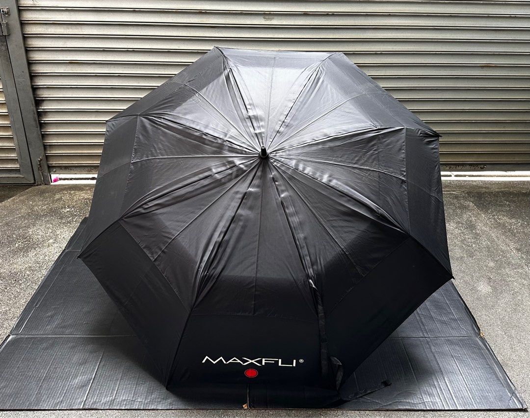 Maxfli 68-inch Golf Umbrella, Black (Category: Umbrellas) located in Pasay City. Submitted by jen.pen (Listing ID 1269963576, Image 1). Description: Maxfli 68-inch Golf Umbrella, Black 68" double canopy design resists strong winds 100% water repellent nylon fabric Note: 1 tip has damage.