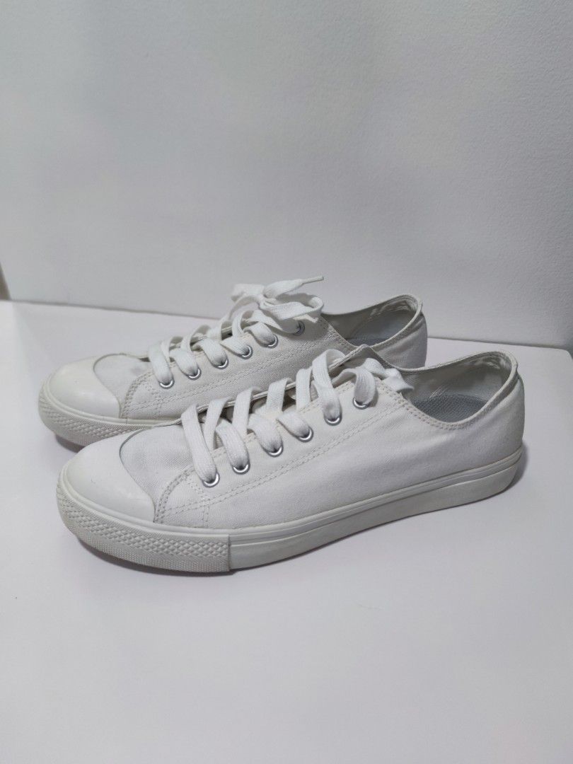 Plain white deals canvas shoes
