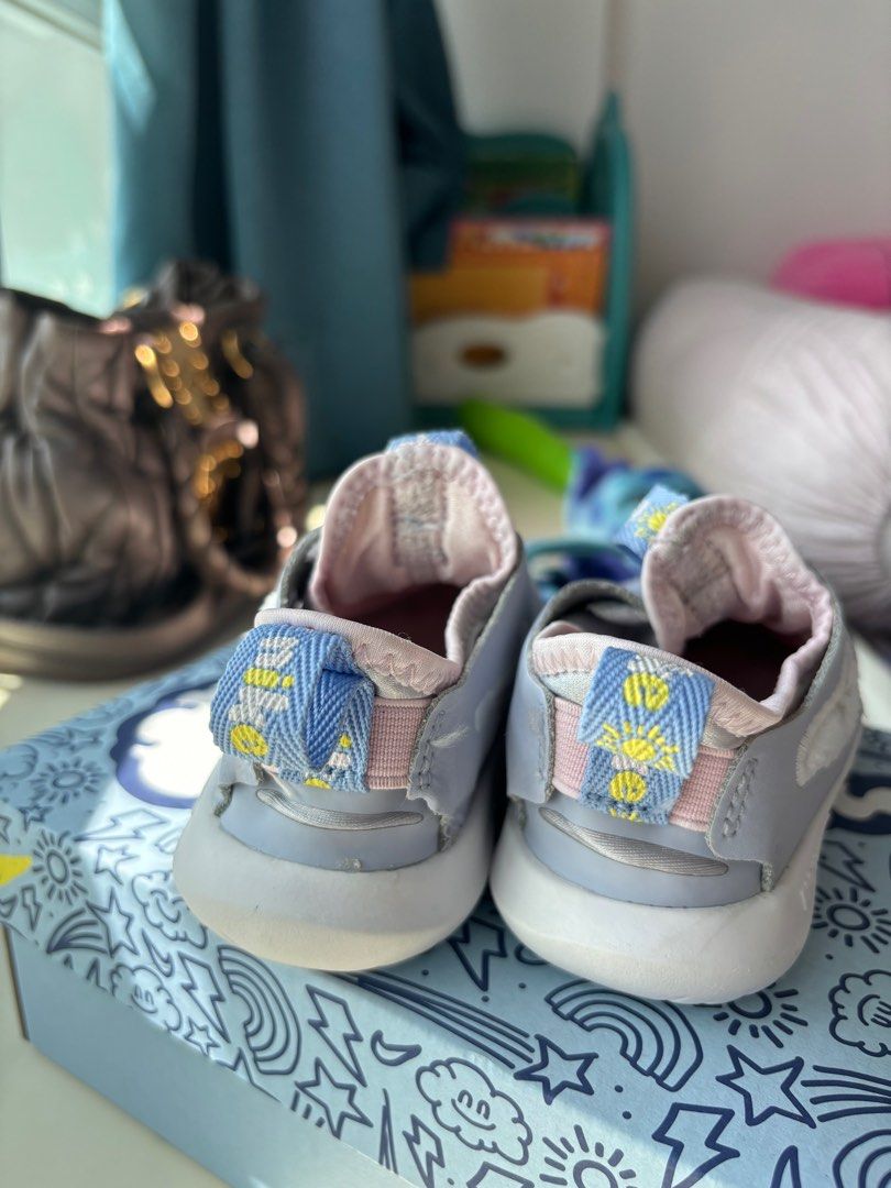 Newborn girl sale nike shoes