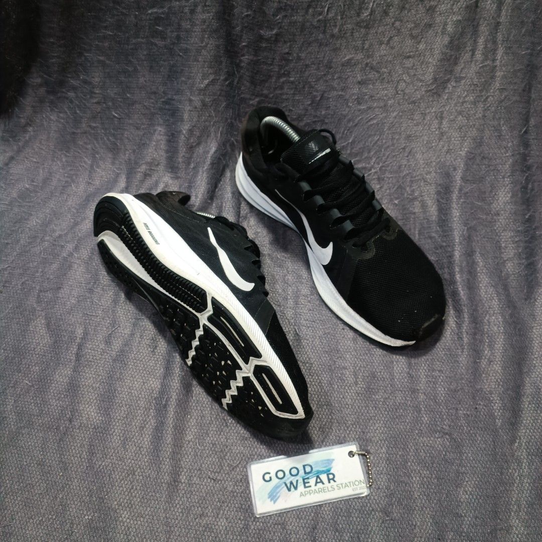 Nike Downshifter 41 26 Fesyen Pria Sepatu Sneakers di Carousell