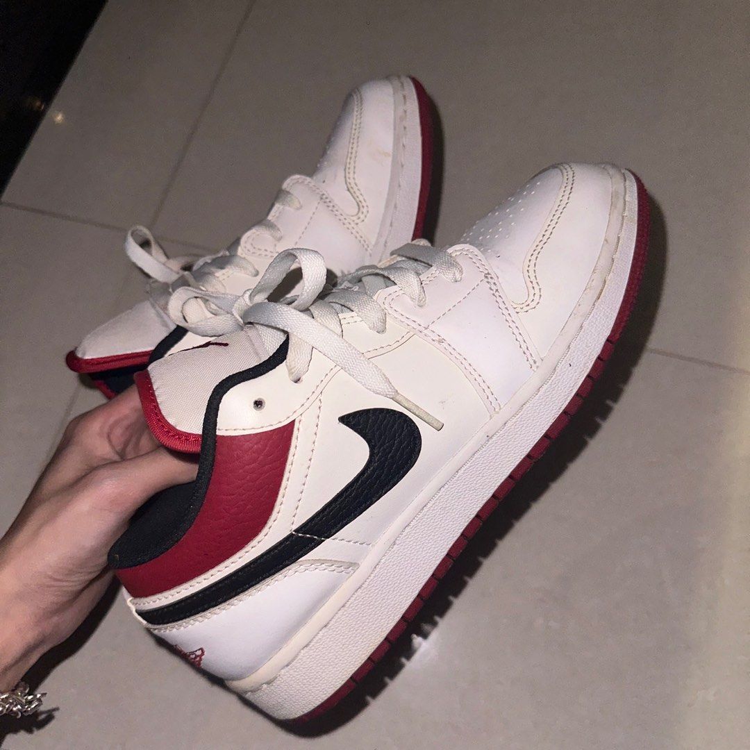 Nike air jordan hotsell low trainers in white