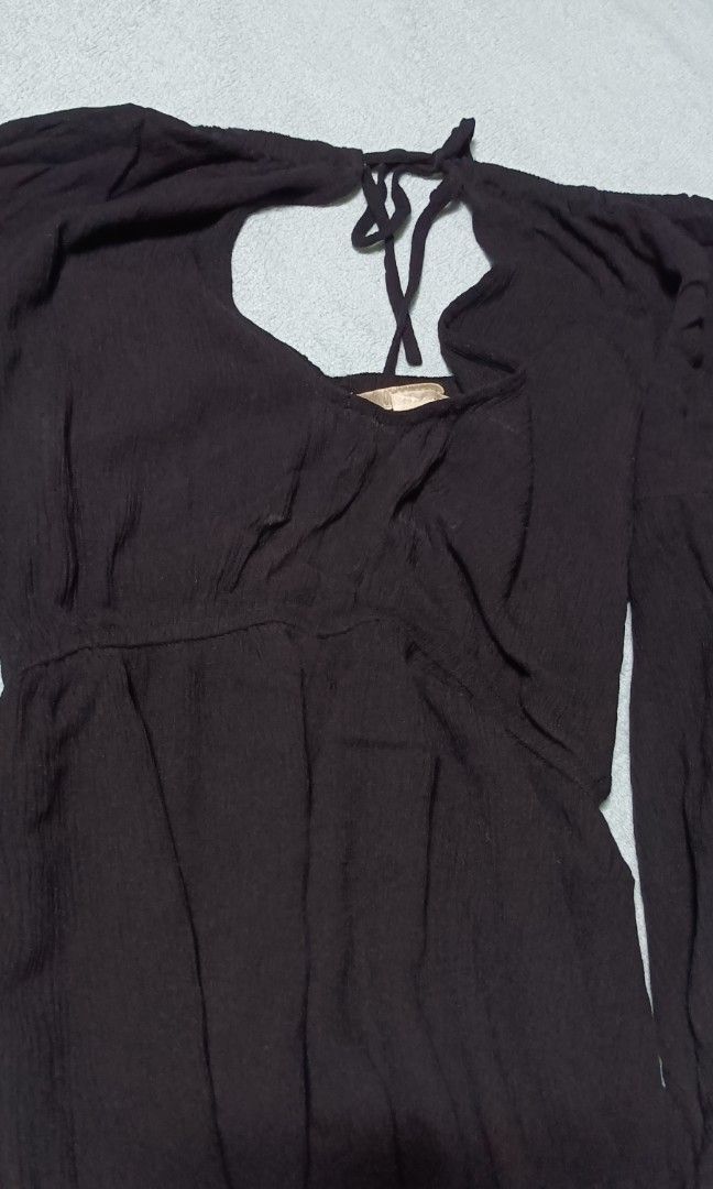Off Shoulder Romper (Category: Rompers) located in Manila. Submitted by m4less (Listing ID 1269947440, Image 3). Description: Black off shoulder romper short M-XL size Backless Stretchable cloth With 2 side pockets Waist stretch up to 36 inches MOP: GCASH/BDO Buyer will shoulder the shipping fee Jnt or LBC.