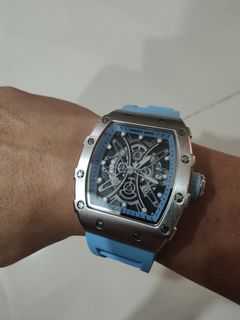 Affordable tonneau watch top