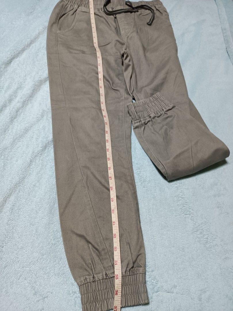 Penshoppe Jogger Pants (Category: Joggers) located in Manila. Submitted by m4less (Listing ID 1269967722, Image 3). Description: Excellent condition S-M size Thick fabric See photos for details MOP: GCASH/BDO Buyer will shoulder the shipping fee Jnt or LBC.