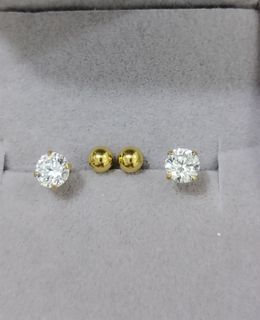 Real 18k in 0.5ct each  Russian stone, with ball Screw lock