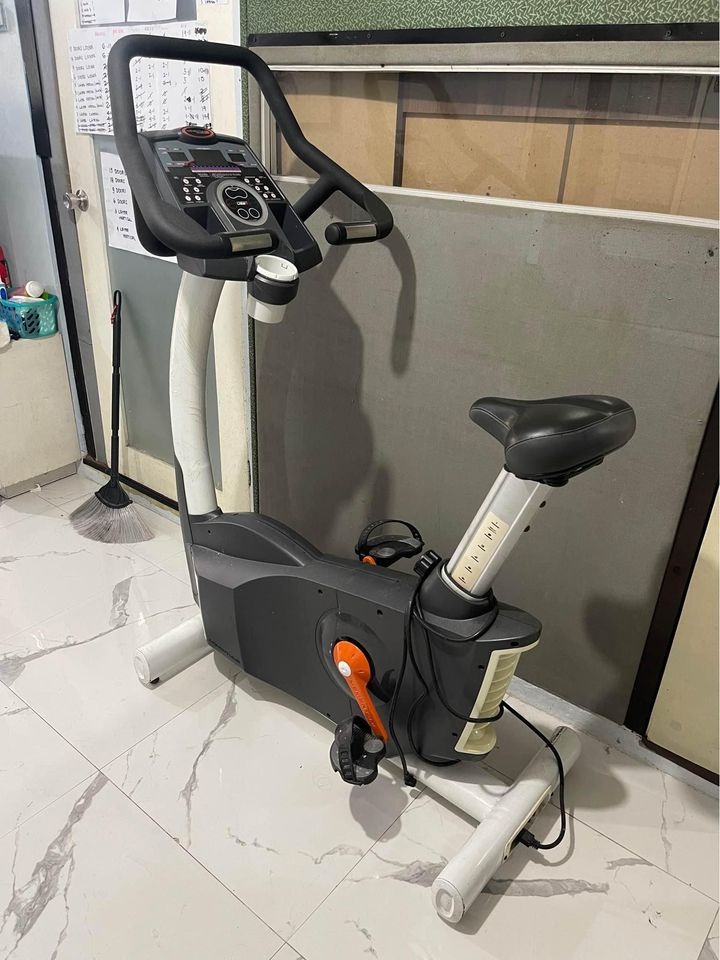Reebok Momentum Bike Exercise Sports Equipment Exercise