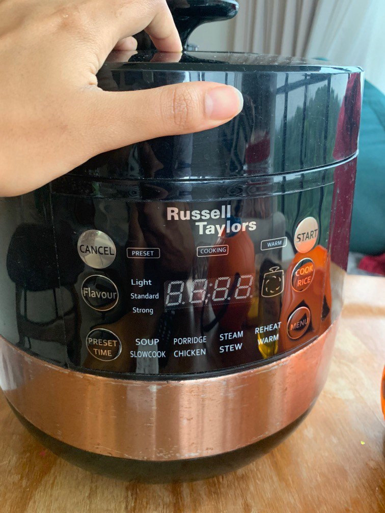 Russell Taylors Pressure Cooker original, TV & Home Appliances, Kitchen