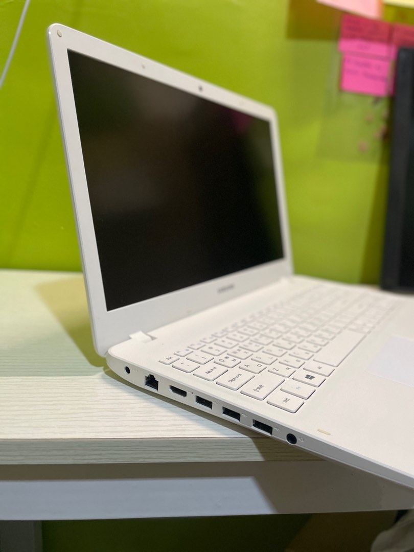 Samsung Computer White Samsung Laptop, Computers & Tech, Laptops & Notebooks on Carousell