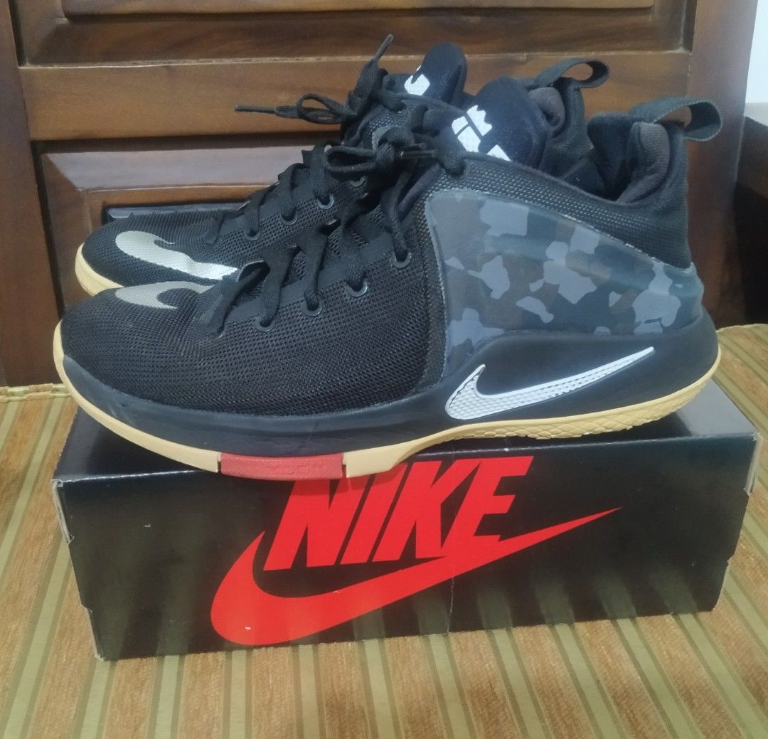harga sepatu basket nike lebron james