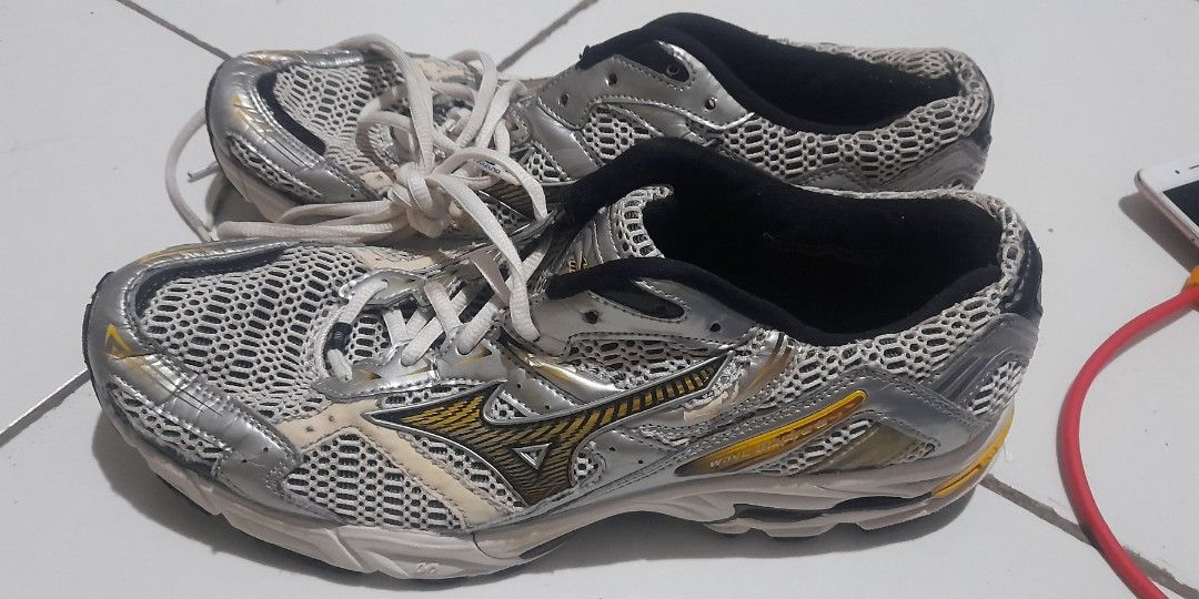 Sepatu mizuno clearance