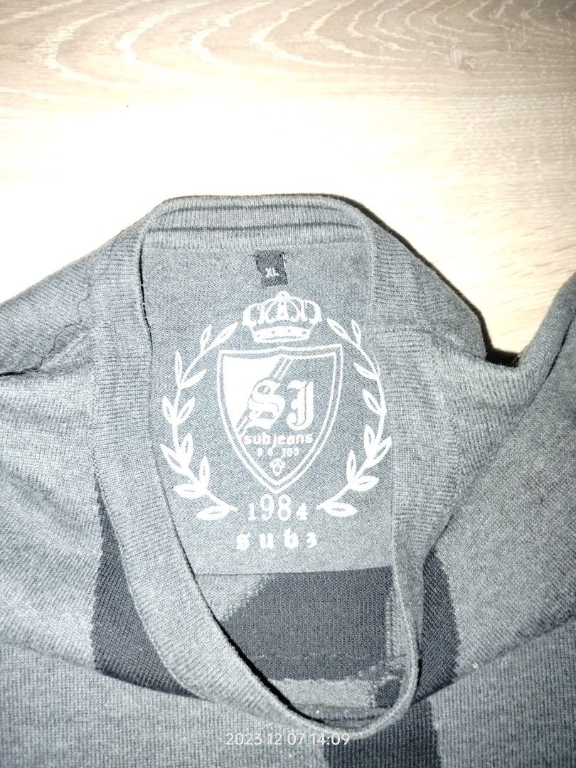 Sub zero (Category: Tshirts & Polo Shirts) located in Kuala Lumpur. Submitted by zihanjumat (Listing ID 1269961597, Image 2). Description: rm 20.