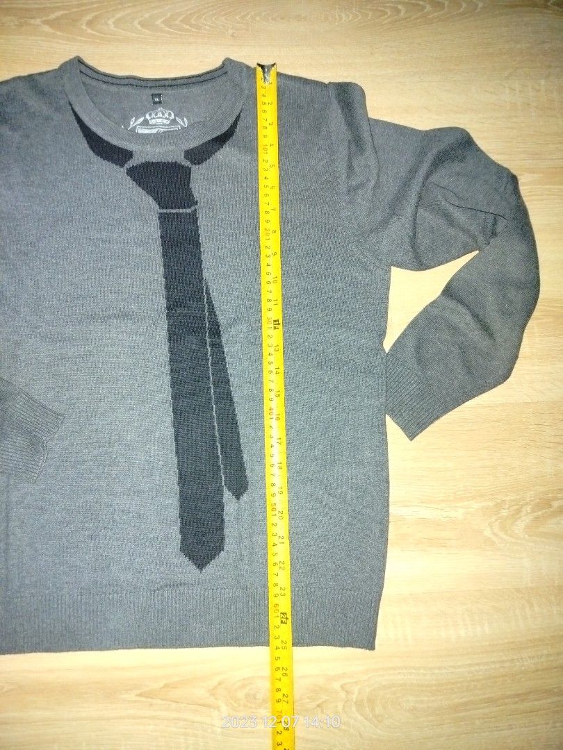 Sub zero (Category: Tshirts & Polo Shirts) located in Kuala Lumpur. Submitted by zihanjumat (Listing ID 1269961597, Image 3). Description: rm 20.