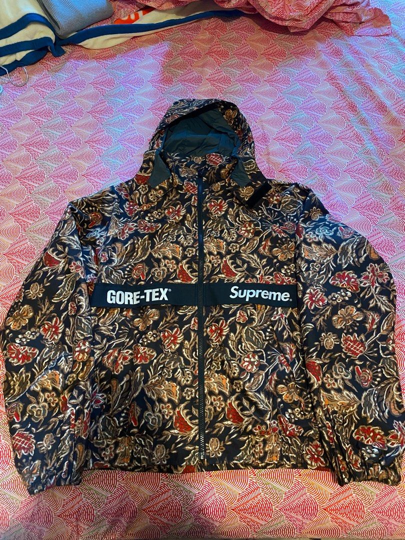 Supreme Gore tex Court Jacket flower print size M, 男裝, 運動服裝