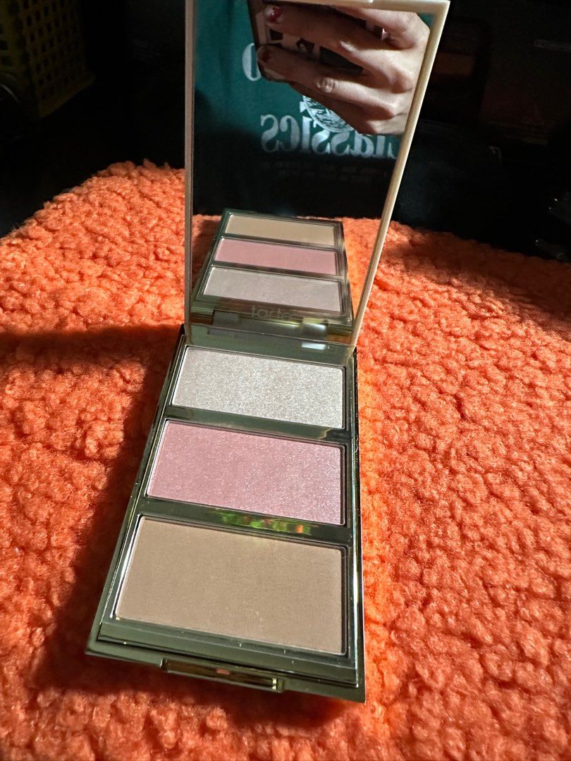 Tarte blush on, highlighter and contour (Category: Makeup) located in Pasig City. Submitted by closetcleanoutmnl (Listing ID 1270043709, Image 2). Description: Brand new Bought in us Never used Blush on, highlighter and contour .