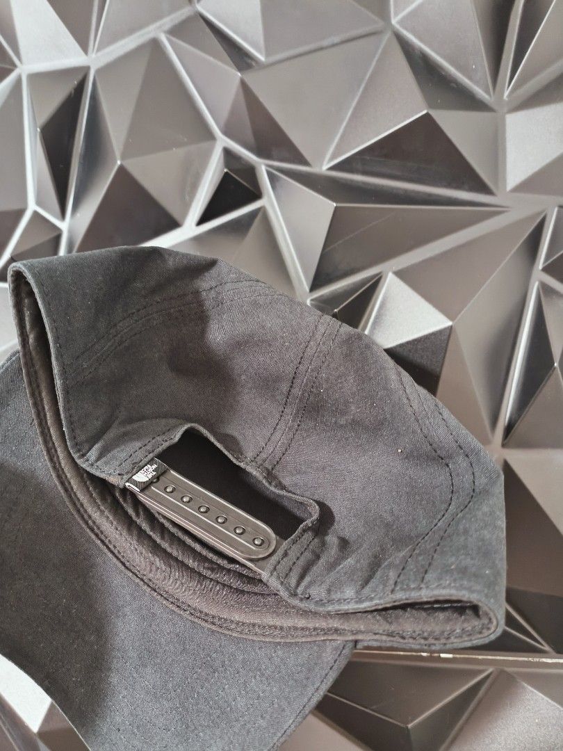 THE NORTH FACE (WALLS ARE MEANT FOR CLIMBING), Men's Fashion, Watches