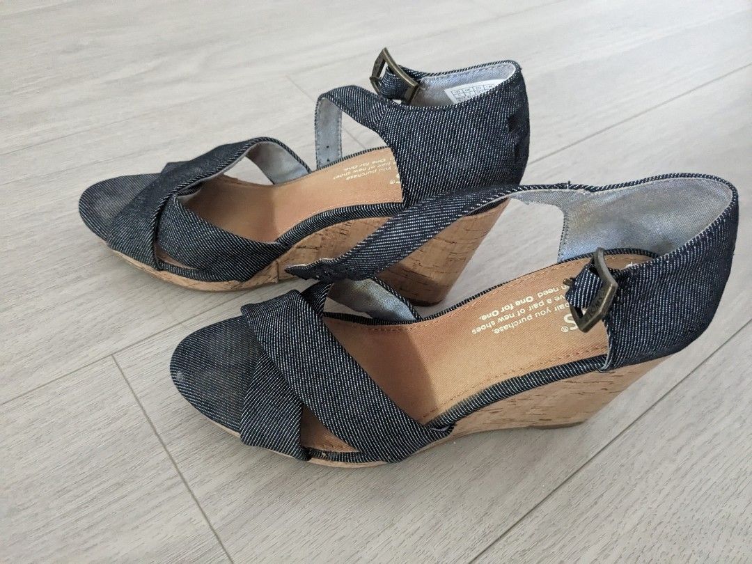 Toms sienna wedge size 8 top